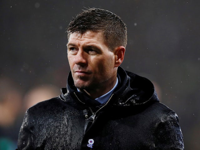 Steven Gerrard accuses referee of being 