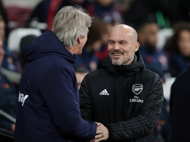 West Ham United manager Manuel Pellegrini with Arsenal interim manager Freddie Ljungberg on December 9, 2019