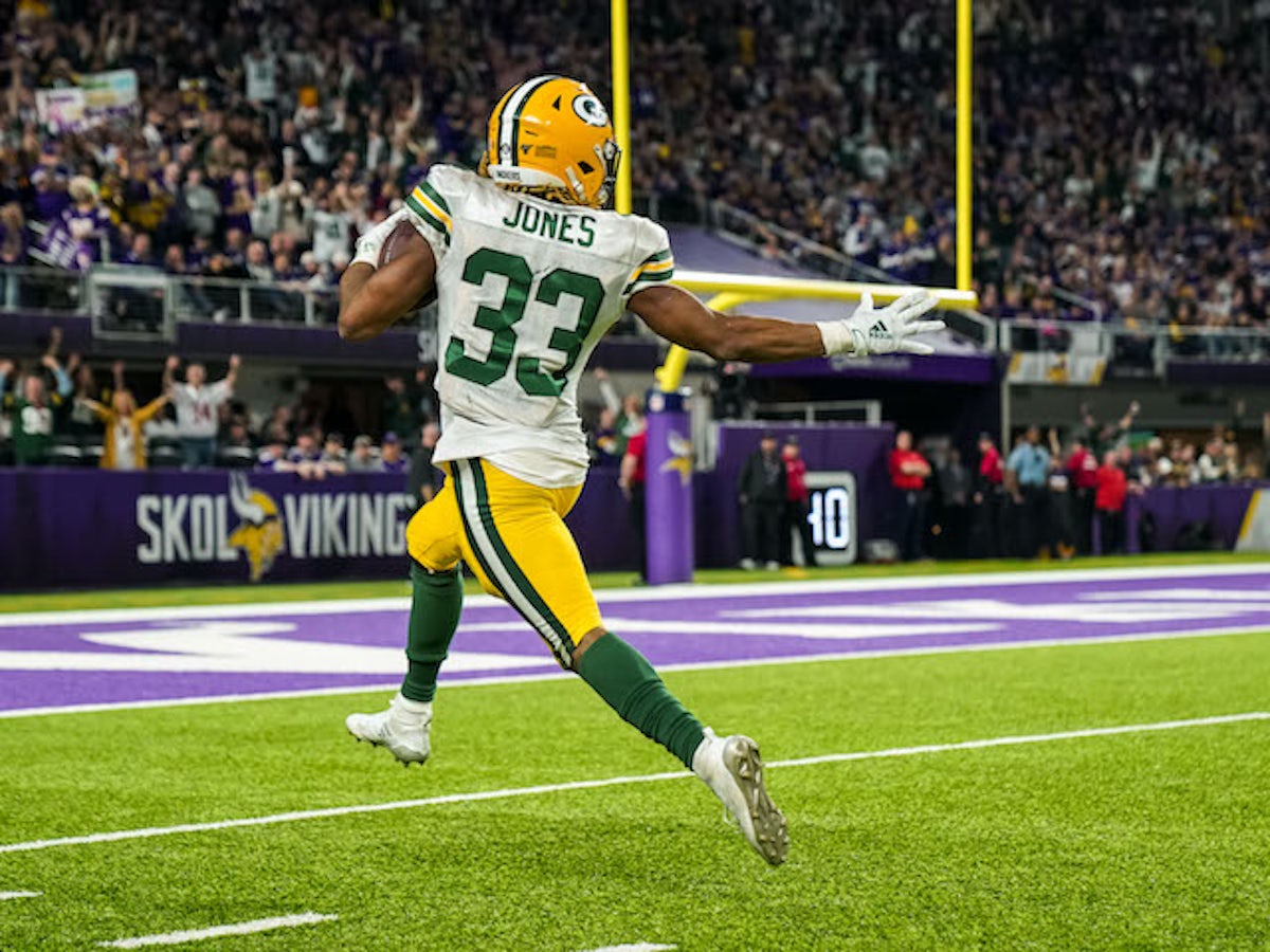 Amon-Ra St. Brown's savage exchange with a Packers fan after scoring  decisive touchdown