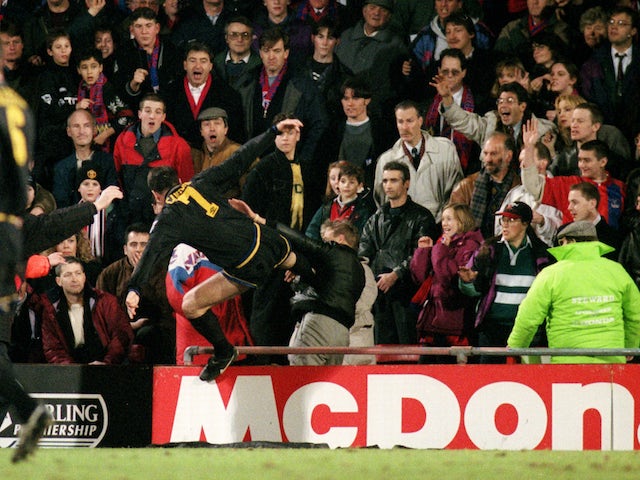 Manchester United S Eric Cantona Kung Fu Kicks Crystal Palace Fan Matthew Simmons Following Abuse After Being Sent Off Sports Mole