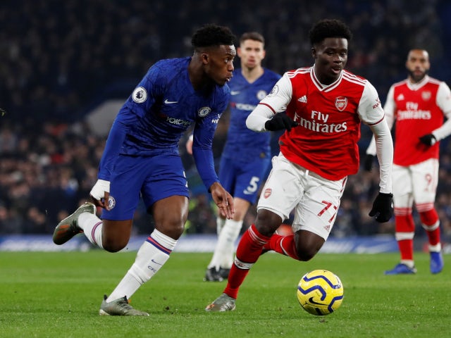 Chelsea's Callum Hudson-Odoi and Arsenal's Bukayo Saka compete for the ball in the Premier League on January 21, 2020.