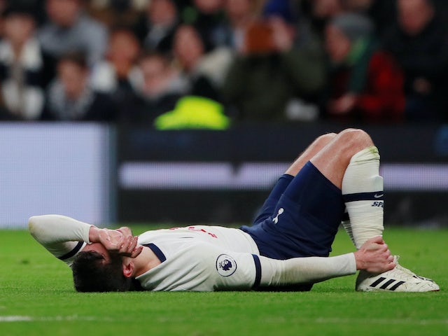 Harry Winks lies injured for Spurs on January 22, 2020