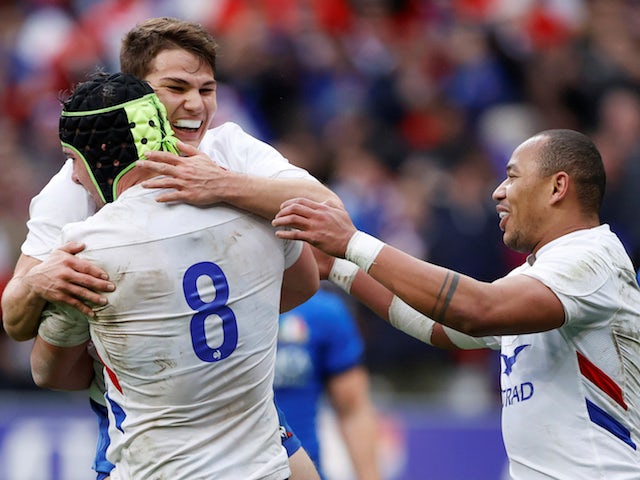 France secure bonus-point victory against Italy