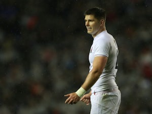 Owen Farrell presents England teammates with winners medals