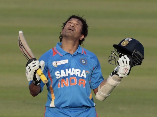 Tendulkar pays tribute to medical staff after returning home