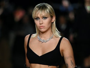 Miley Cyrus donates 120 tacos to hospital workers