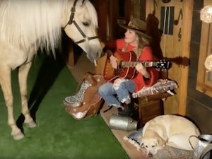 Watch: Shania Twain serenades a horse