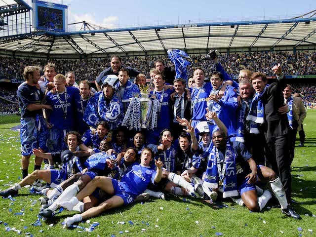 Chelsea celebrate winning the 2004-05 Premier League title