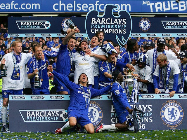 Chelsea celebrate winning the 2005-06 Premier League title