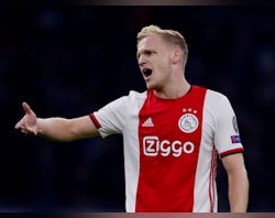 Van de Beek 'tells Ajax teammates he is joining Man United'