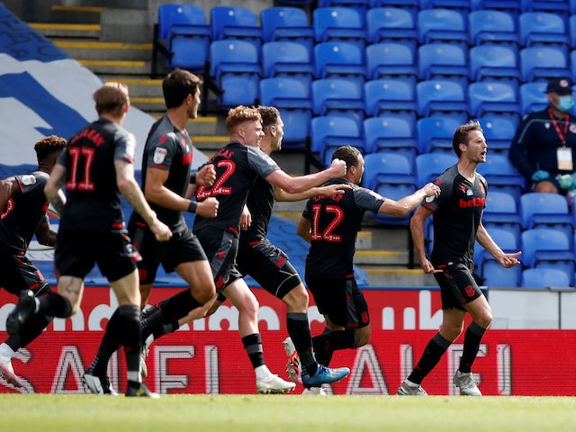Nick Powell celebrates with Stoke teammates after scoring against Reading on June 20, 2020