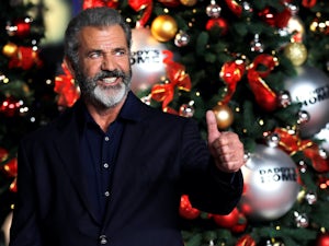 Mel Gibson denies making "oven dodger" comment