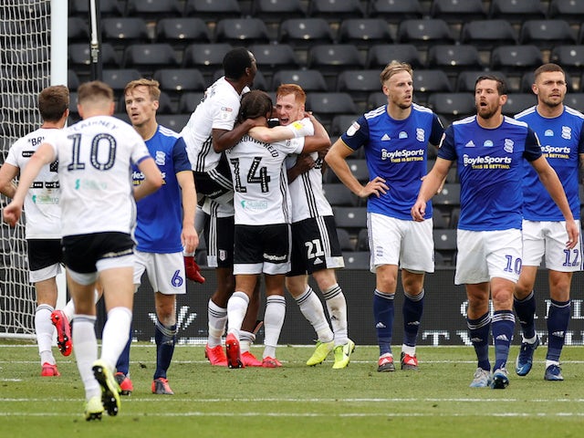 Fulham keep automatic promotion hopes alive with last-gasp Birmingham win