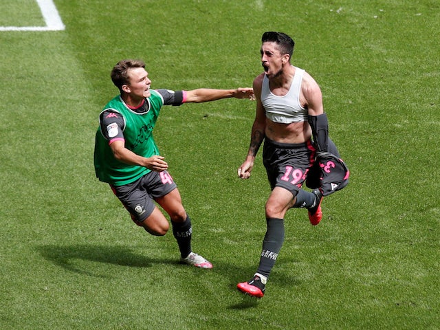 Hernandez strikes late to hand Leeds huge win over Swansea