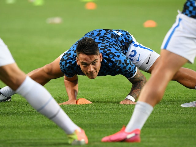 Lautaro Martinez warms up for Inter on August 1, 2020