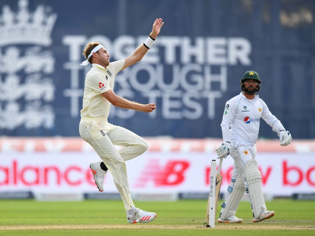 Bowlers help England recover in first Test against Pakistan