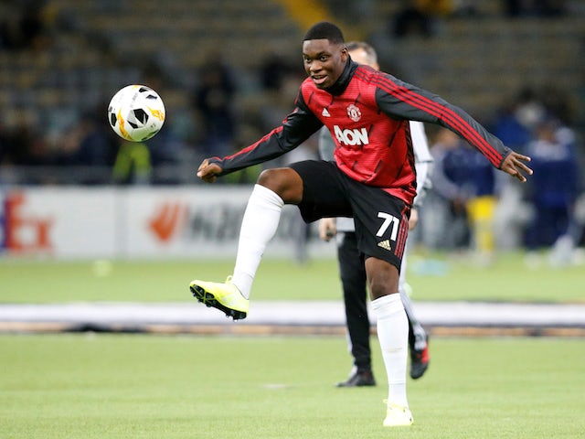 Teden Mengi signs new long-term Man United contract