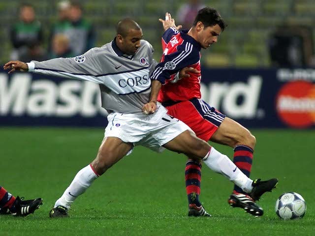 Bayern Munich's Ciriaco Sforza in action with Paris Saint-Germain's Stephane Dalmat in the Champions League on October 18, 2000
