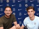 Chelsea manager Frank Lampard poses with new signing Kai Havertz on Spetember 4, 2020