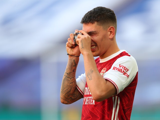 Hector Bellerin takes a picture on August 1, 2020