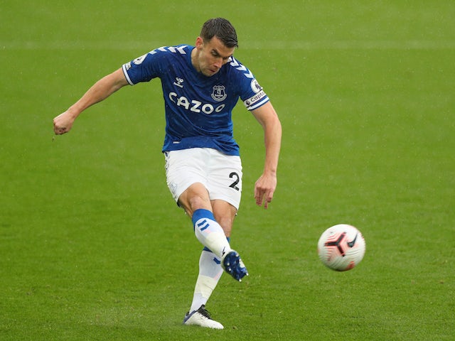 Seamus Coleman pens new contract with Everton