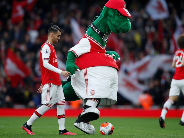 Mesut Ozil offers to pay full wage of Arsenal mascot Gunnersaurus