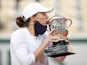 Iga Swiatek celebrates winning the French Open on October 10, 2020