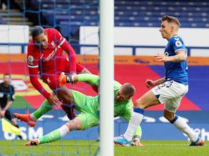 Monday's sporting social: Players support Van Dijk, Lineker regrets mask error