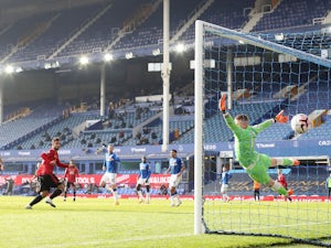Bruno Fernandes double propels Man United to vital win at Everton