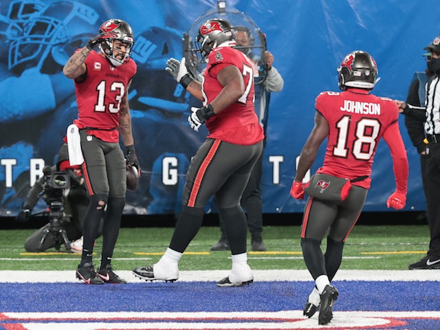 Tampa Bay Buccaneers' Mike Evans celebrates scoring a touchdown against New York Giants on November 3, 2020