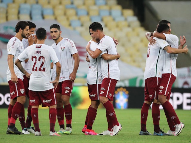 Fluminense players celebrate after the end of the match in October 2020