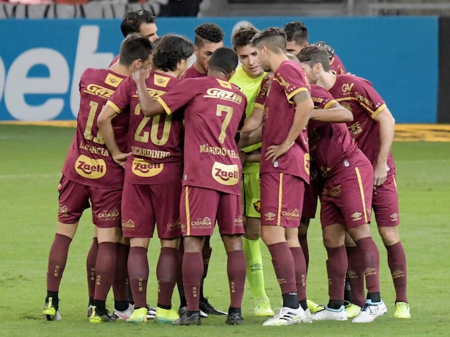 Sport Recife players in a huddle ahead of a match in October 2020