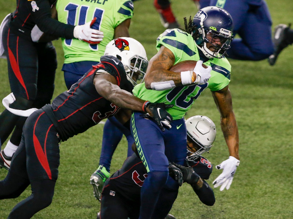 Wilson throws 2 TDs, Seahawks hold off Cardinals 28-21