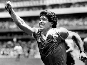 Carlo Ancelotti pays tribute to "idol" Diego Maradona