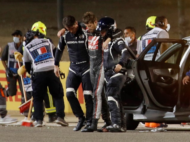 Romain Grosjean Est Aidé Après Son Crash D'Horreur Au Grand Prix De Bahreïn Le 29 Novembre 2020