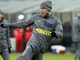 Christian Eriksen warms up for Inter on December 9, 2020
