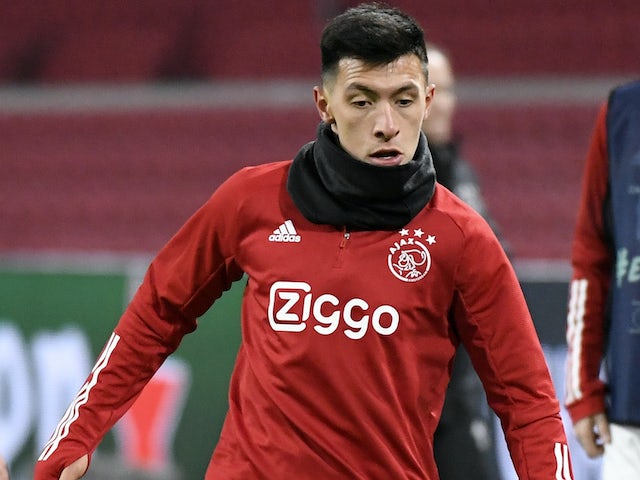 Lisandro Martínez calienta para el Ajax el 9 de diciembre de 2020