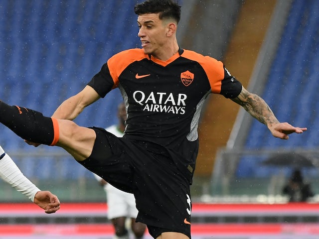 Roger Ibanez in action for Roma on December 6, 2020
