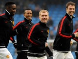 Paul Scholes warms up for Manchester United in January 2012