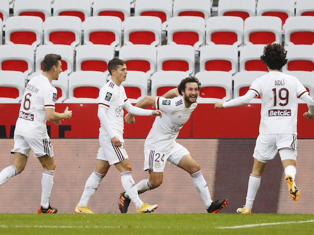 Bordeaux's Paul Baysse celebrates scoring their second goal with teammates on January 17, 2021