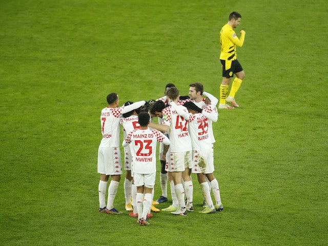Mainz 05's Levin Oztunali celebrates scoring their first goal with teammates against Borussia Dortmund on January 16, 2021