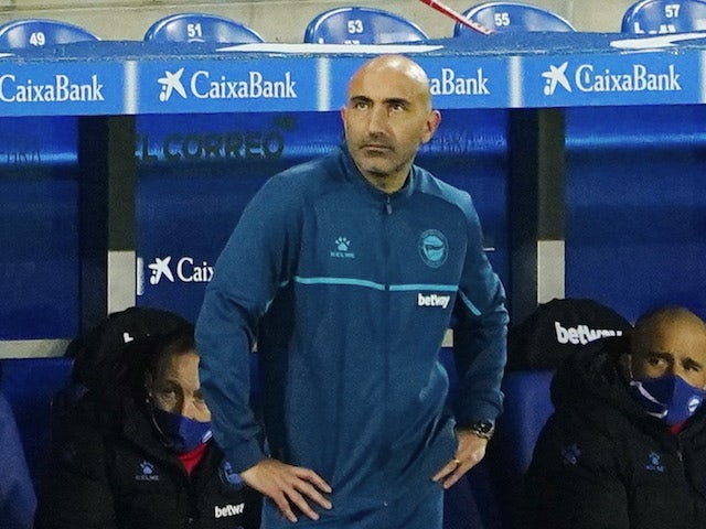 Alaves coach Abelardo Fernandez pictured on January 23, 2021