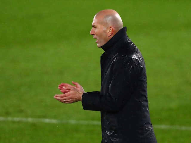 Zidane 'informs Real Madrid players of decision to leave'