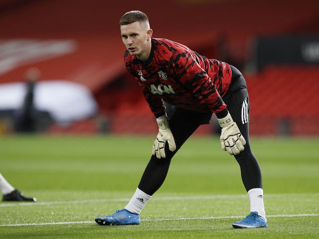 Dean Henderson warms up for Manchester United on February 25, 2021