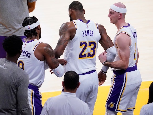 NBA roundup: James suffers ankle injury in Los Angeles Lakers defeat