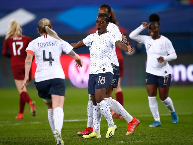France 3-1 England: Lionesses rue missed chances in friendly defeat