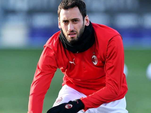 Hakan Calhanoglu warms up for Milan on March 21, 2021