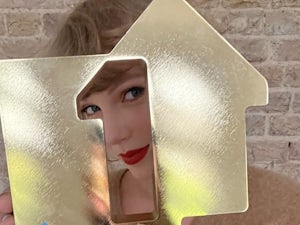 Taylor Swift breaks 54-year-old Beatles chart record