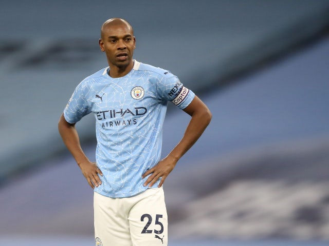 Fernandinho pens one-year contract extension at Man City