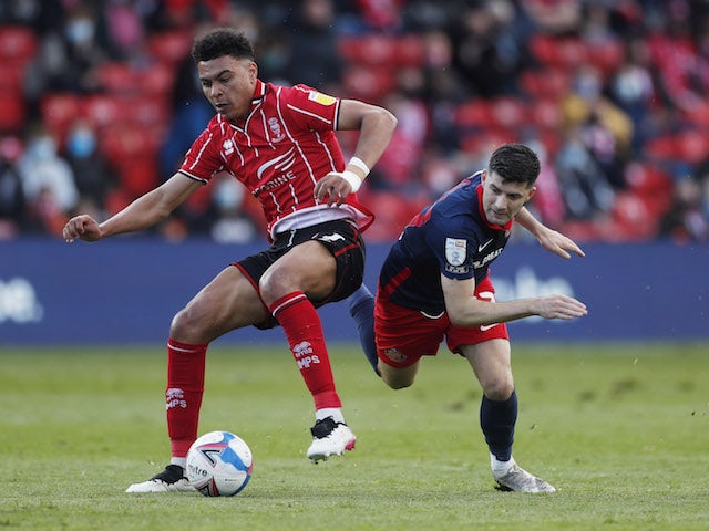 Sunderland's Jordan Jones in action with Lincoln's Morgan Rogers in the League One playoff semi-final on May 19, 2021